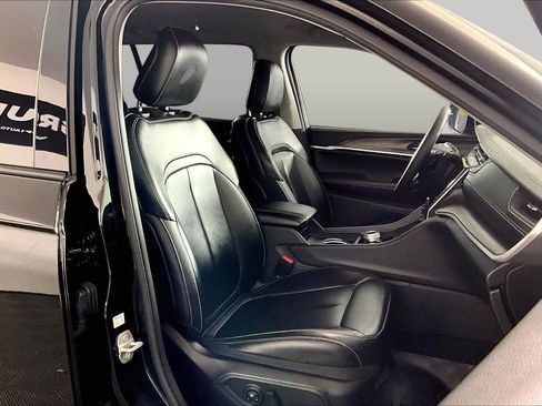 Used 2023 Jeep Grand Cherokee L Limited RWD image 9