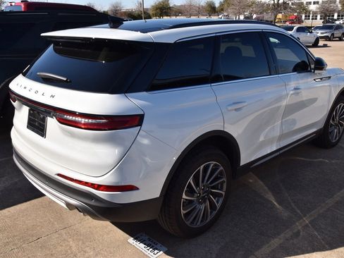 Certified 2025 Lincoln Corsair Reserve image 5