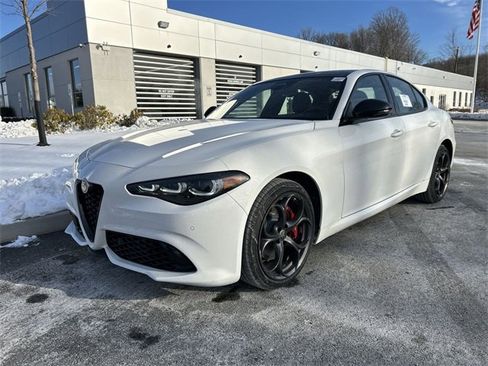 New 2025 Alfa Romeo Giulia AWD w/ Driving Assist Package image 4