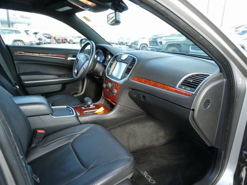 Used 2014 Chrysler 300 image 12