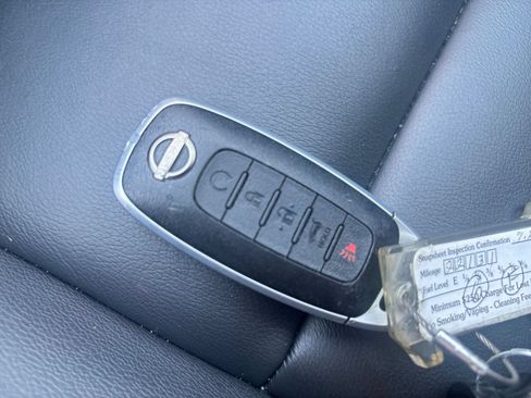 Used 2026 Nissan Rogue SL AWD/4WD image 21