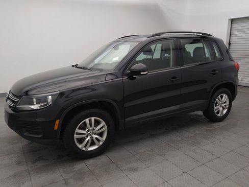 Used 2017 Volkswagen Tiguan S image 2