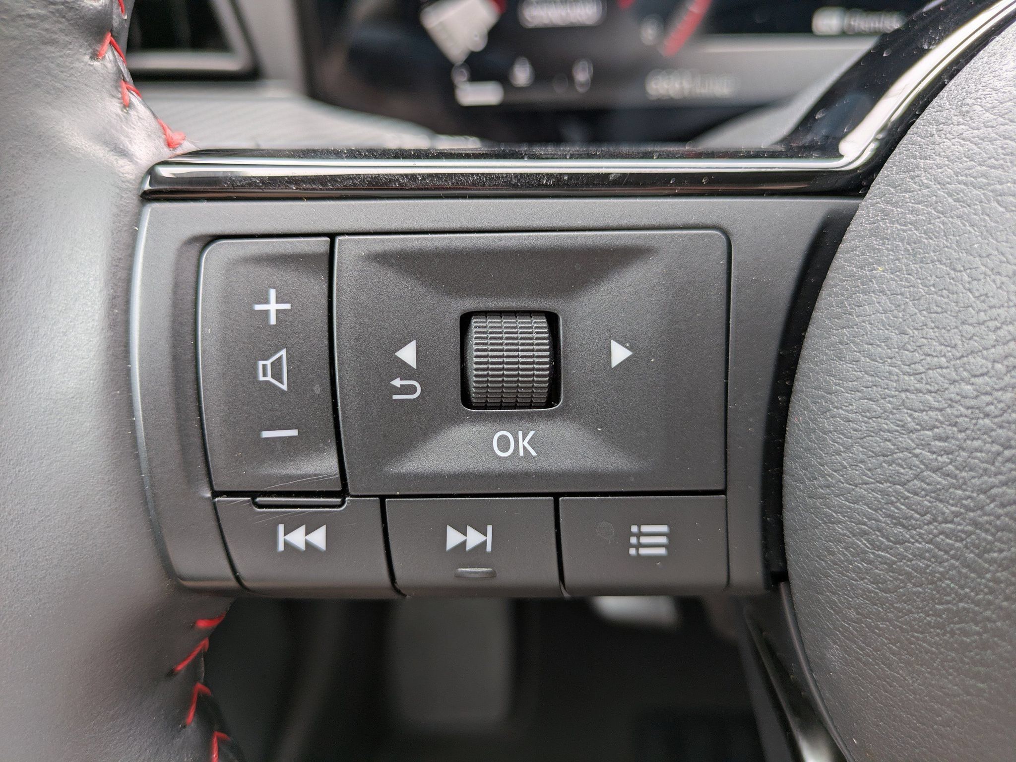 Used 2025 Nissan Kicks SR AWD/4WD image 24