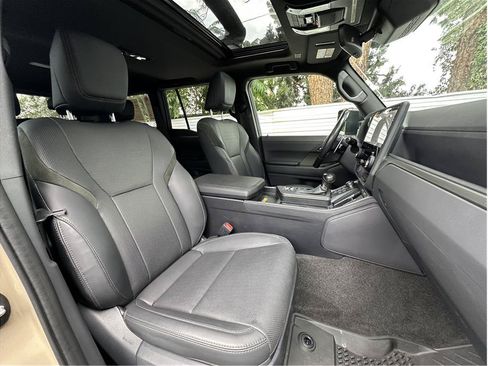 Used 2025 Lexus GX 550 AWD/4WD image 4