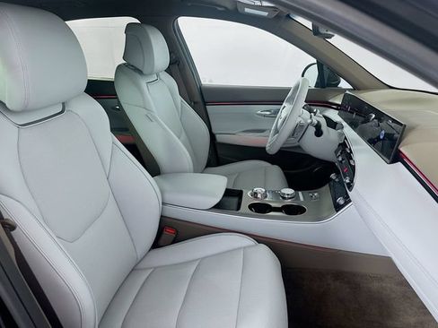 Certified 2026 Genesis GV70 2.5T Advanced AWD/4WD image 25