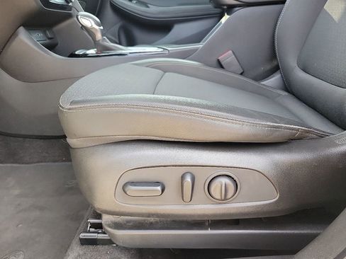 Used 2022 Buick Encore GX Select image 12