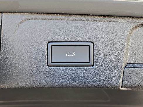 New 2026 Volkswagen Atlas SE image 7