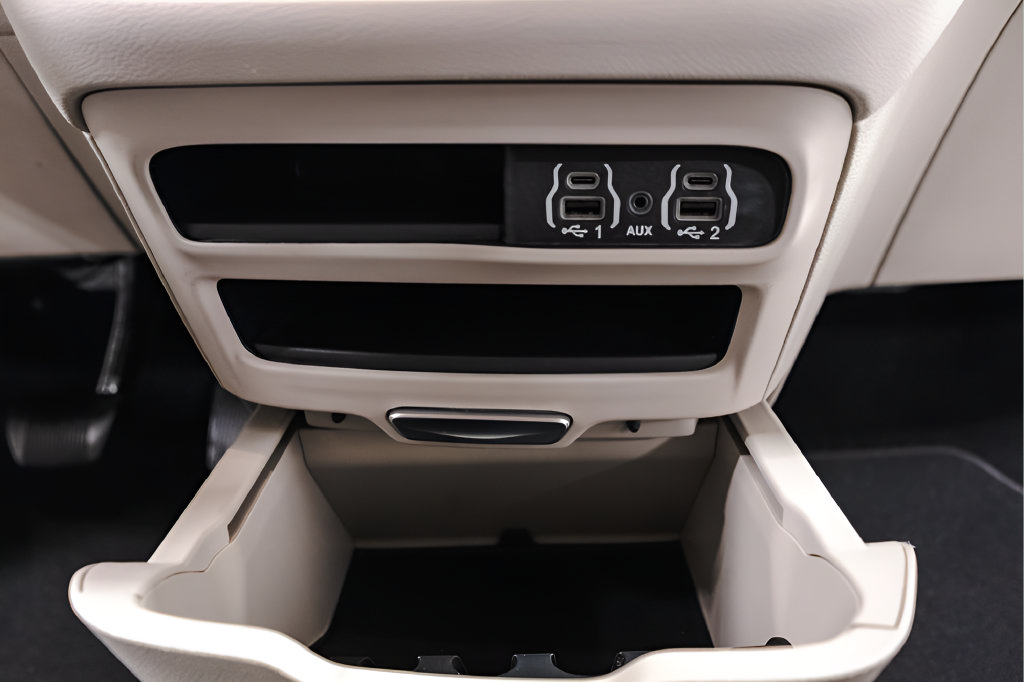 Used 2024 Chrysler Pacifica Touring-L FWD image 17