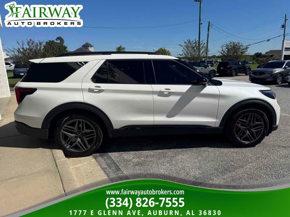 Used 2025 Ford Explorer ST w/ Sun And Sound Package AWD/4WD image 5