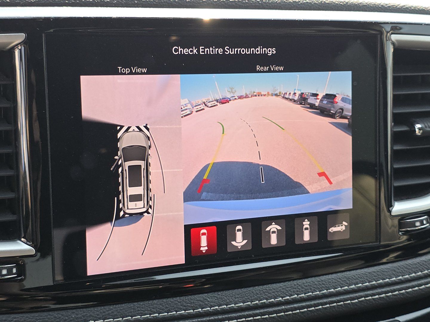 Used 2024 Chrysler Pacifica Limited FWD image 5