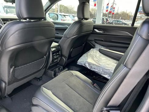 New 2025 Jeep Grand Cherokee L Altitude image 14