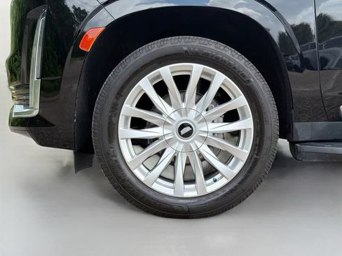 Used 2022 Cadillac Escalade Luxury RWD image 43