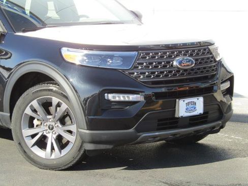 Used 2023 Ford Explorer XLT w/ Equipment Group 202A image 5