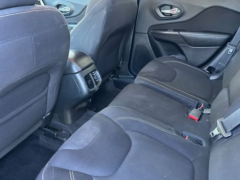 Used 2016 Jeep Cherokee Latitude w/ Cold Weather Group AWD/4WD image 25