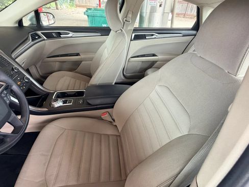 Used 2018 Ford Fusion SE FWD image 24