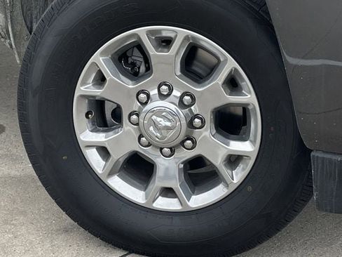 Used 2024 RAM 2500 Laramie AWD/4WD image 9