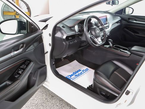 Used 2023 Nissan Altima 2.5 SR FWD image 3