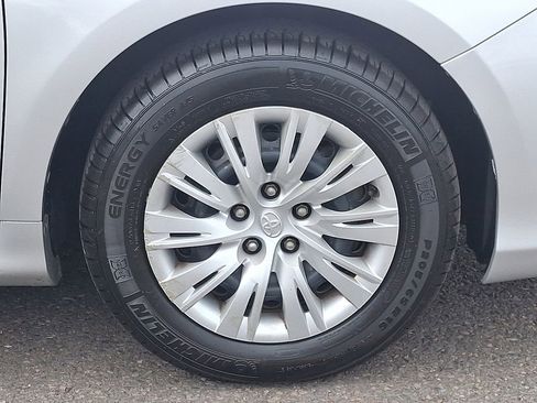 Used 2014 Toyota Camry LE image 8