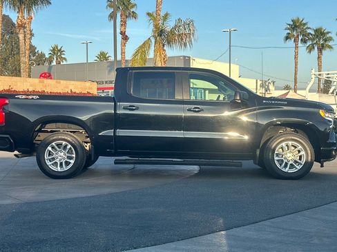 Used 2022 Chevrolet Silverado 1500 RST image 3