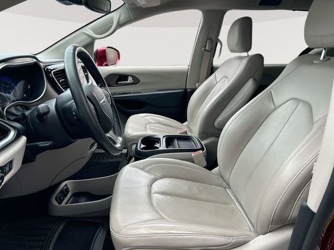 Used 2019 Chrysler Pacifica Touring-L w/ Advanced Safetytec Group FWD image 23