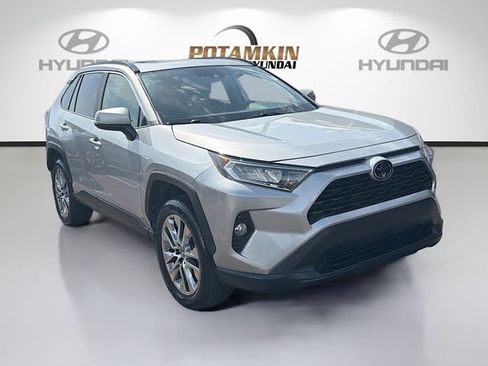 Used 2019 Toyota RAV4 XLE Premium w/ Cold Weather Package FWD image 3