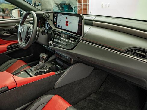 Certified 2024 Lexus ES 350 F Sport w/ Accessory Package (Z2) image 39