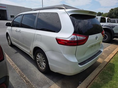 Used 2015 Toyota Sienna XLE Premium FWD image 7