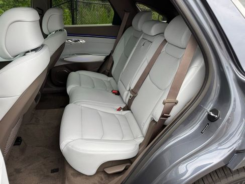 Used 2026 Genesis GV70 2.5T Advanced image 23