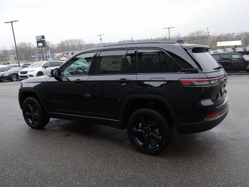 New 2025 Jeep Grand Cherokee Altitude image 8