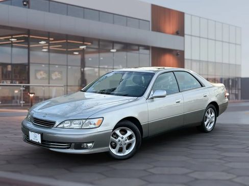 Used 2001 Lexus ES 330 image 2