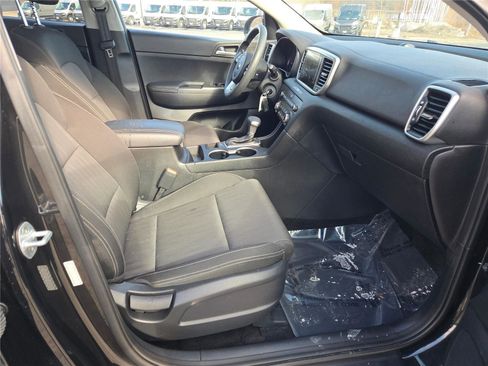 Used 2020 Kia Sportage LX image 6