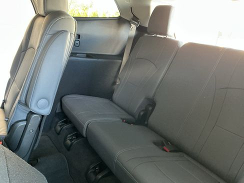 Used 2020 Buick Enclave Essence image 14