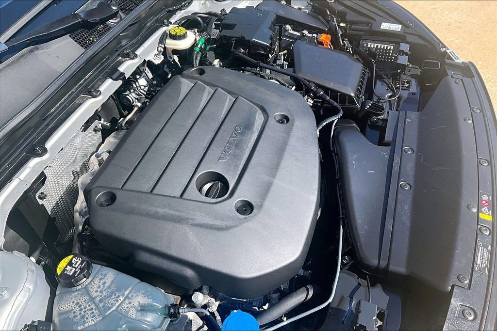 Certified 2024 Volvo XC40 B5 Plus w/ Protection Package Premier AWD/4WD image 44