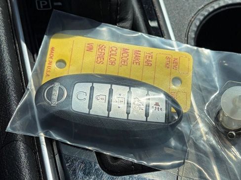 Used 2025 Nissan Altima 2.5 SV FWD image 12