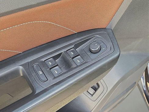 Used 2021 Volkswagen Atlas SEL Premium image 24