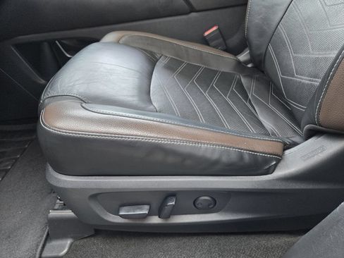 Used 2023 Nissan Pathfinder Platinum w/ Cargo Package AWD/4WD image 19