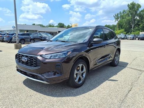 Certified 2023 Ford Escape ST-Line w/ Tech Pack #1 AWD/4WD image 3