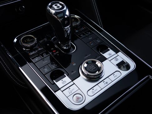 Used 2024 Bentley Flying Spur V8 image 47