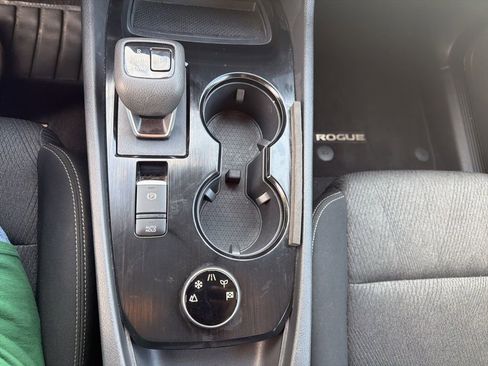 Used 2025 Nissan Rogue SV image 17