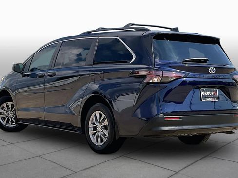 Used 2024 Toyota Sienna LE FWD image 12