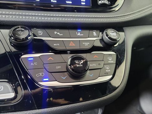 New 2026 Chrysler Pacifica Select FWD image 21