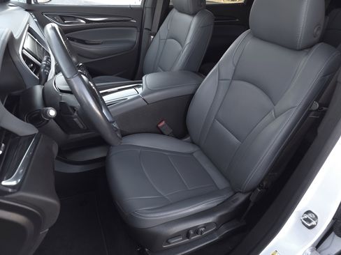 Used 2023 Buick Enclave Essence w/ Sport Touring Edition image 10