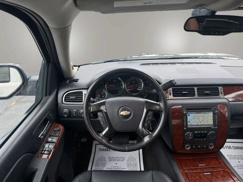 Used 2012 Chevrolet Avalanche LTZ AWD/4WD image 38