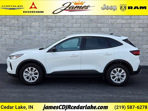 Used 2025 Ford Escape Active AWD/4WD image 2
