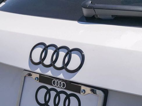 Used 2025 Audi Q3 2.0T Premium w/ Convenience Package AWD/4WD image 12
