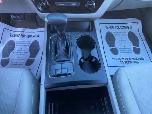 Used 2018 Kia Sedona L image 22