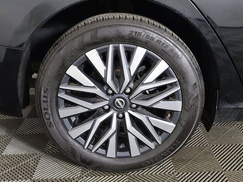 Used 2025 Nissan Altima 2.5 SV FWD image 16