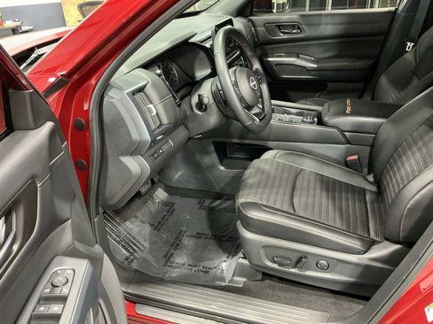 Used 2024 Nissan Pathfinder Rock Creek image 3