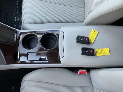 Used 2010 Toyota Venza AWD w/ Convenience Pkg image 22