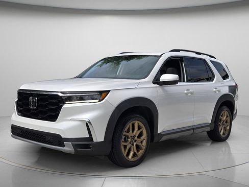 Used 2023 Honda Pilot Touring image 9